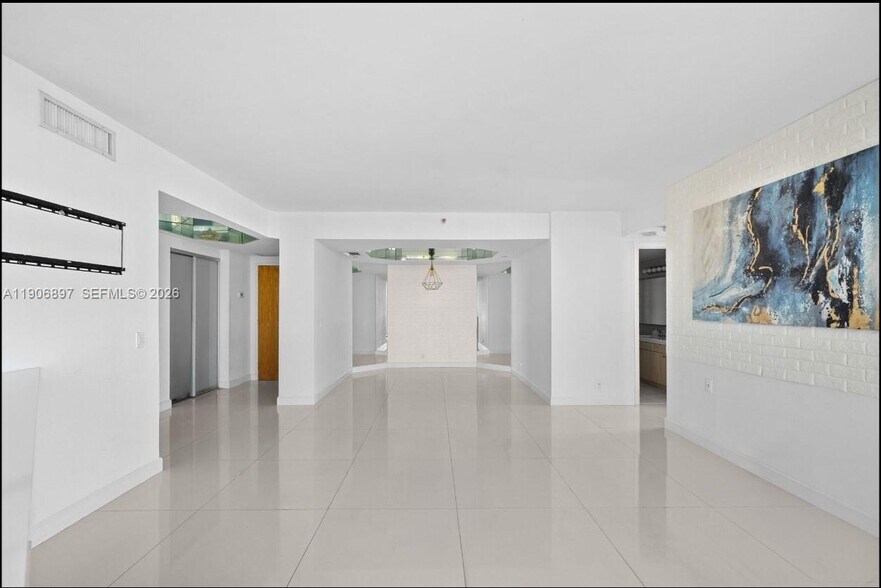 Building Photo - 3610 Yacht Club Dr