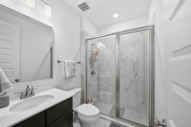 Building Photo - 8022 Hingham Ln