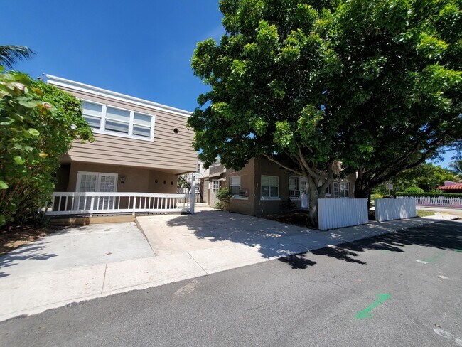 Building Photo - 301 Central Dr