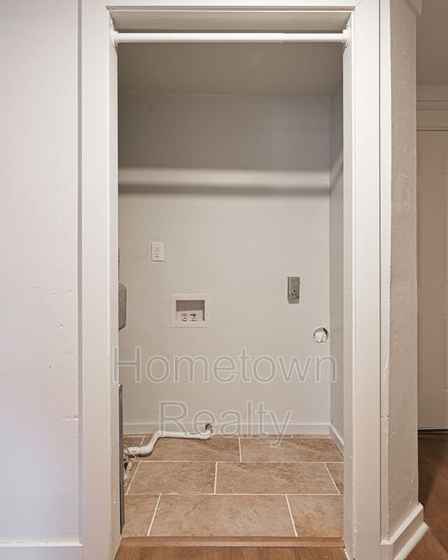 Building Photo - 3932 SE 22nd St