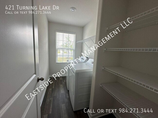 Building Photo - 421 Turning Lk Dr