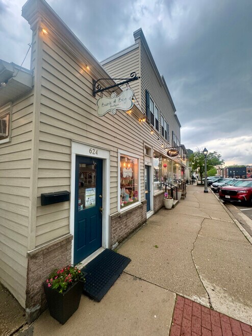 Building Photo - 622 Milwaukee St