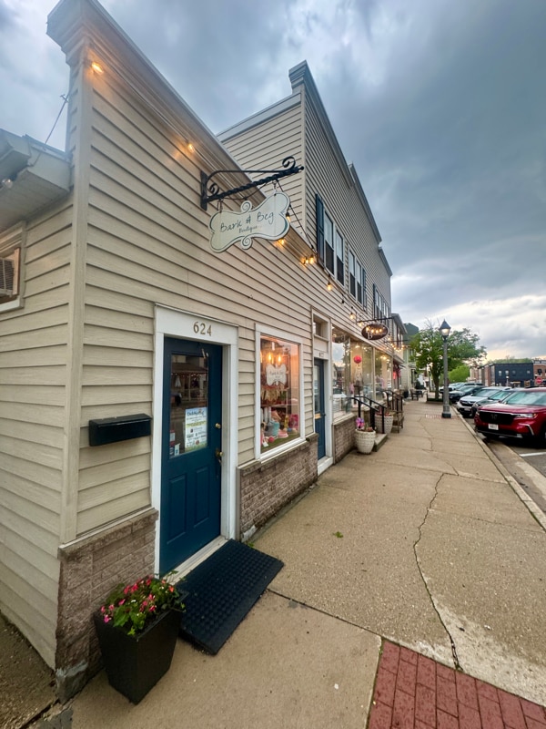 Building Photo - 622 Milwaukee St