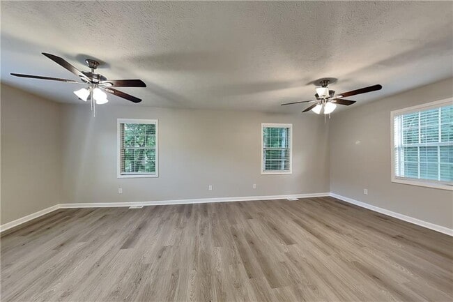 Building Photo - 6161 Longwood Chase