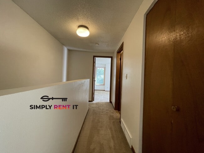 Building Photo - Huge 3 Bedroom Duplex in Ames, Aug 1st