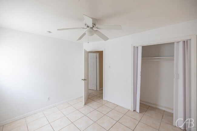 Building Photo - 2902 Bennett Dr