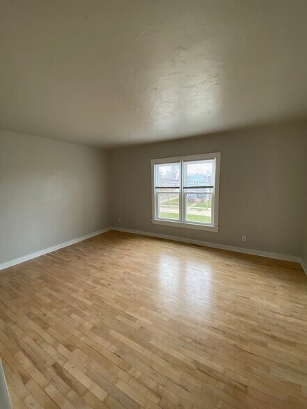 Building Photo - 1208 N Sawyer St