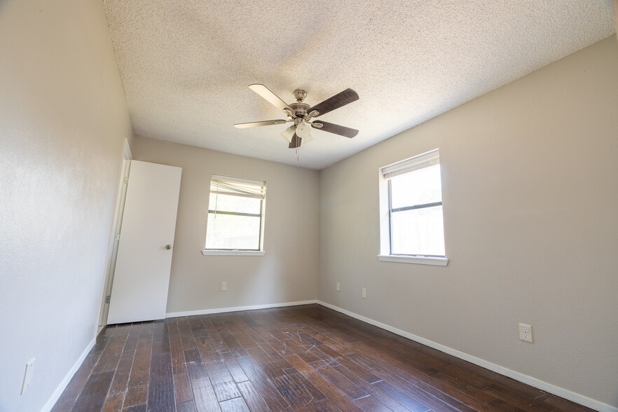 Building Photo - 1424 W Torrey St