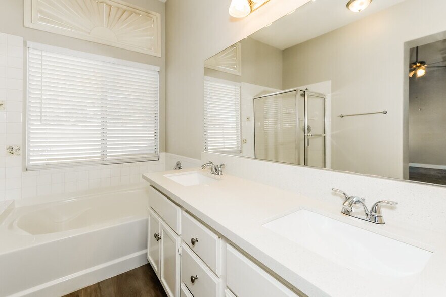 Building Photo - 5037 Via De Fortuna Way