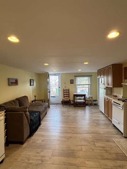 Building Photo - 8B Springfield Ct