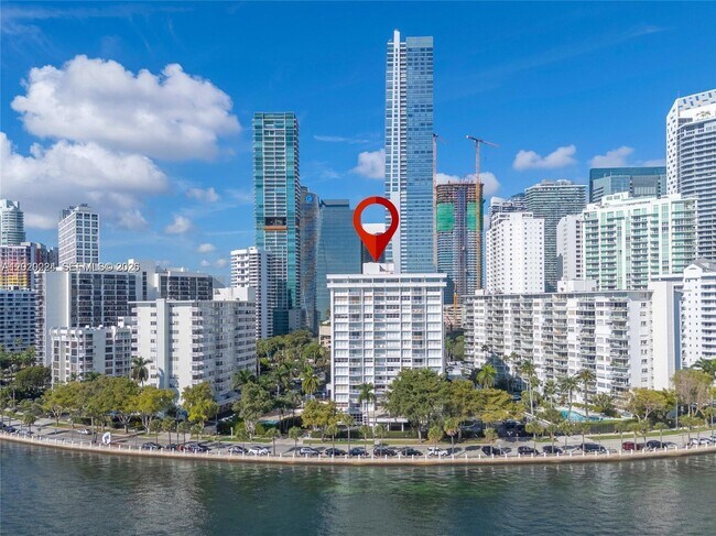 Building Photo - 1420 Brickell Bay Dr