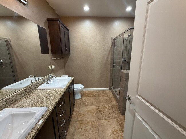 Building Photo - 7291 N Scottsdale Rd