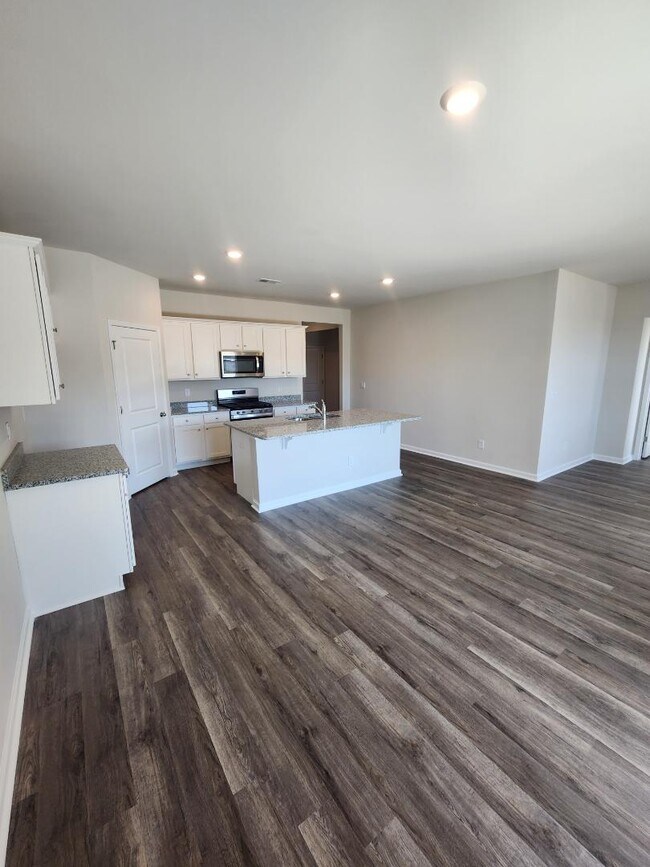 Building Photo - 227 Londonshire Dr