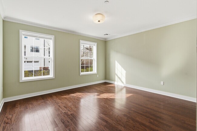 Building Photo - 26 River St