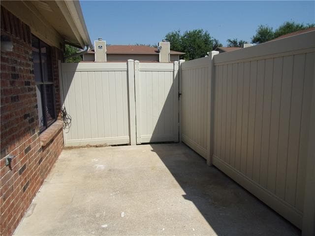 Building Photo - 2240 Tarpley Rd