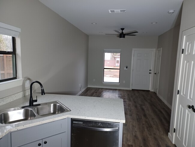 Building Photo - 1945 E Washington St