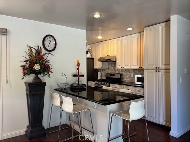 Building Photo - 2032 E Fern Dr