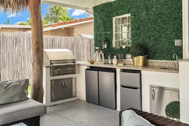 Building Photo - 2233 SE 15th St