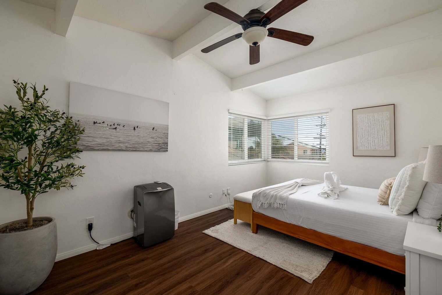 Building Photo - 4587 Saratoga Ave