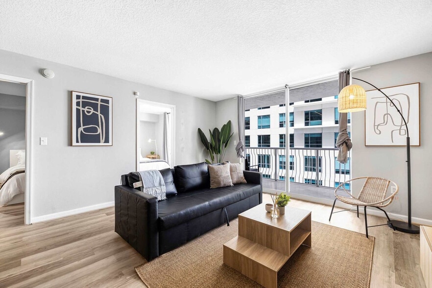 Building Photo - 1200 Brickell Bay Dr