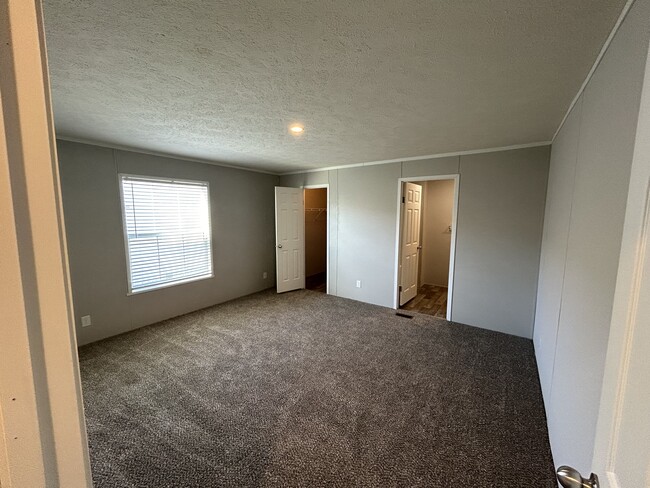 Building Photo - 648 Oregon St