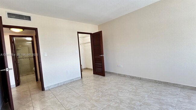 Building Photo - 2899 Collins Ave