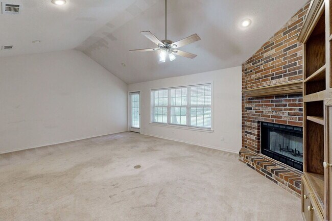 Building Photo - Charming Countryside 2-Bed Oasis with Cozy Fireplace on Clay Pit Road