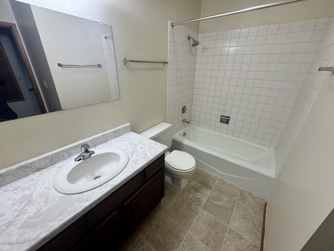 Building Photo - 220 S 16th Ave