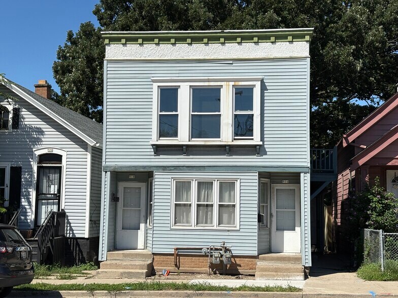 Primary Photo - 916 W Greenfield Ave
