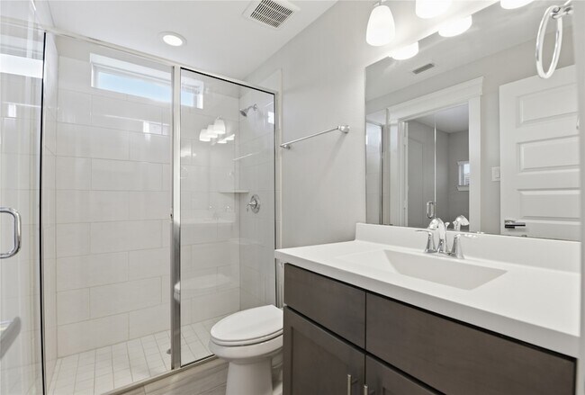 Building Photo - 819 Algona Ave