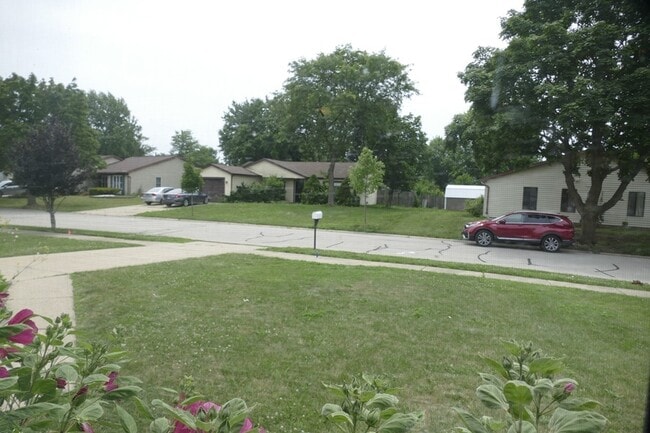 Building Photo - 1076 Crestwood Ln