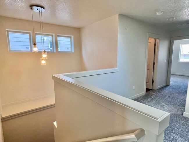 Building Photo - Beautiful Newer Built Home Central location!