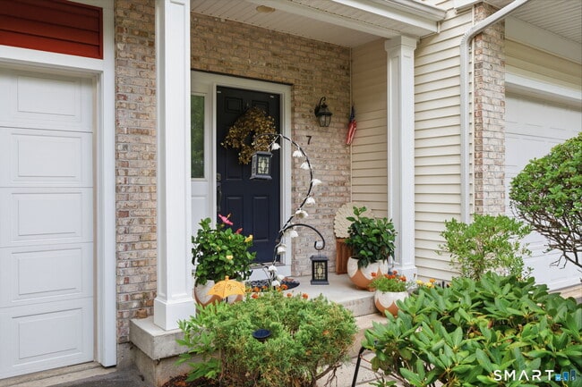 Building Photo - 7 Bridlewood