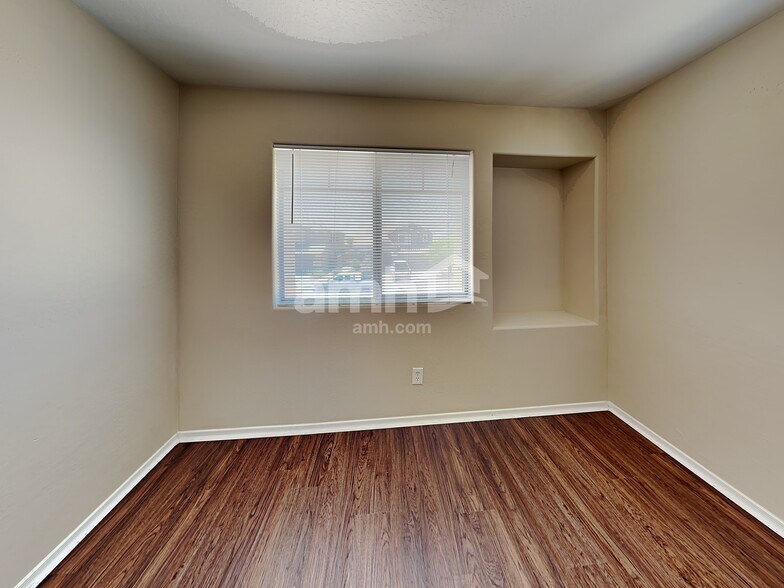 Building Photo - 25768 W Ashley Dr