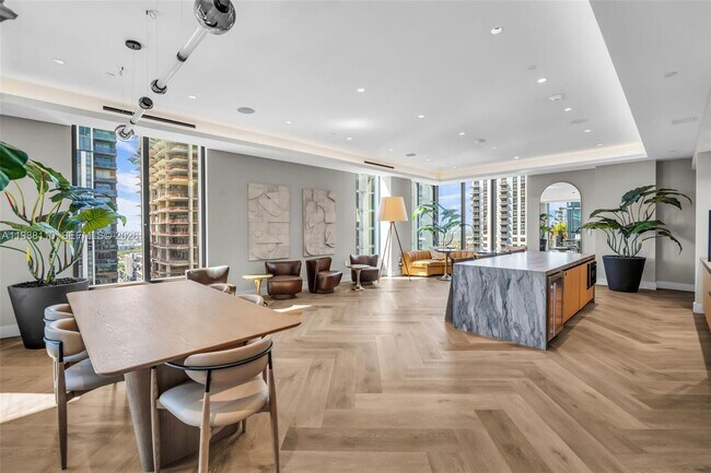 Building Photo - 121 NE 5th St