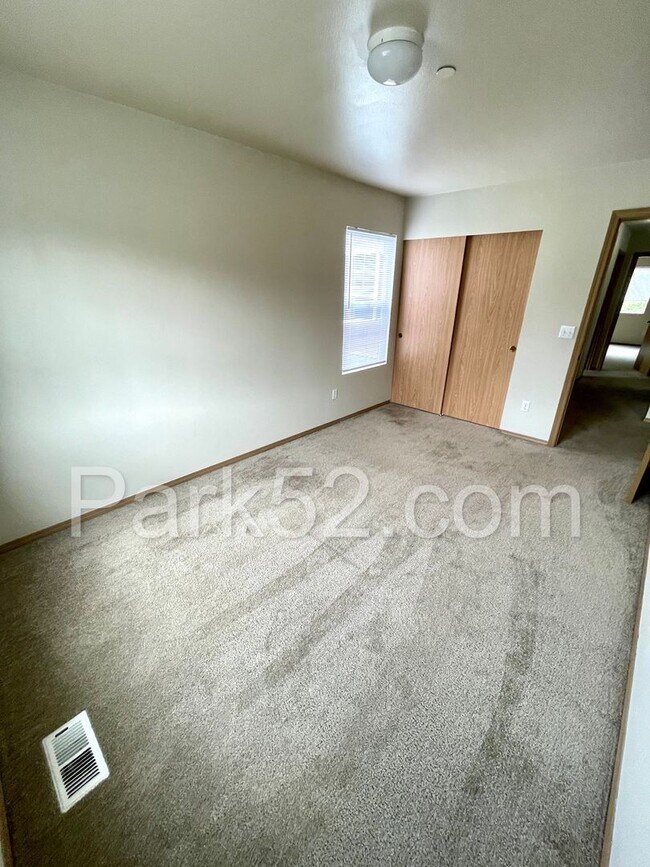 Building Photo - DuPont 4 Bedroom Single Family
