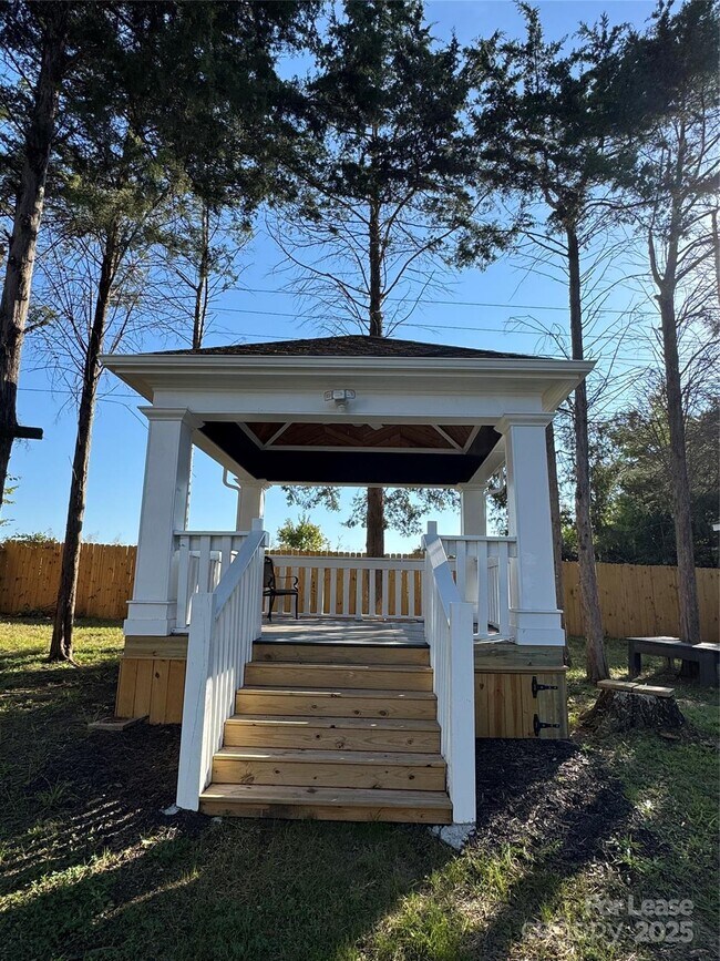 Building Photo - 4533 Cades Cove Dr