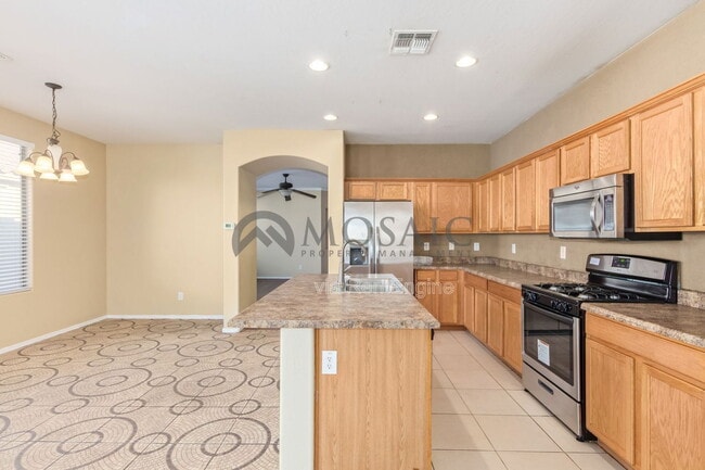 Building Photo - 3018 S 102nd Ln