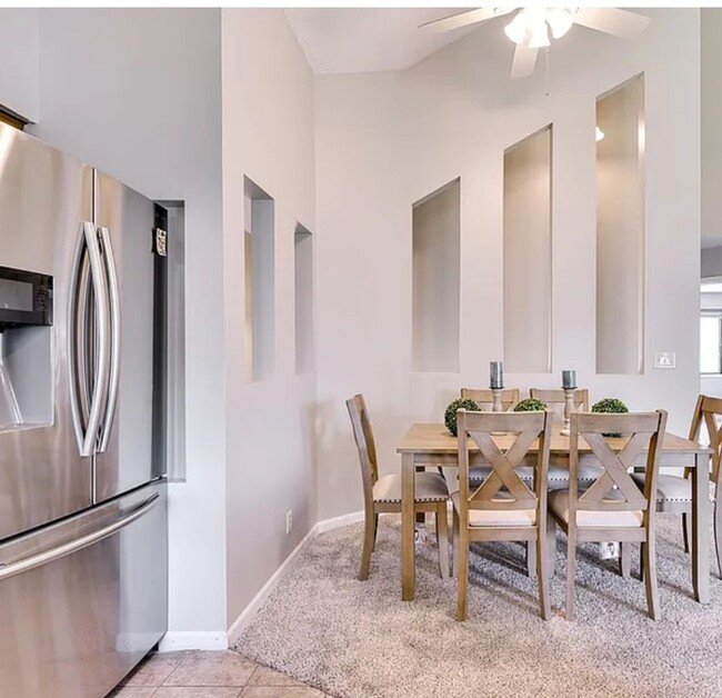 Building Photo - Spacious Corner Townhome with Private Yard...