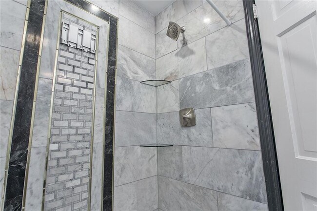 Building Photo - 6680 Williamson Dr NE