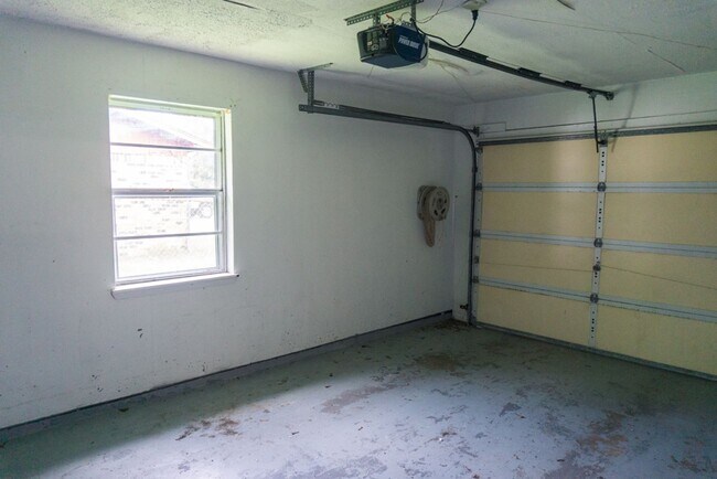 Building Photo - 1225 Parktown Dr