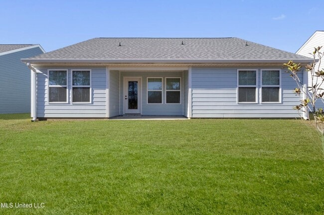 Building Photo - 3 Bed / 2 Bath Home – Modern Finishes & Convenient Location