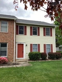 Building Photo - Well-Maintained 3-Bedroom End Unit Townhom...