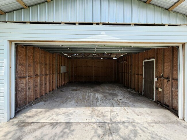 Building Photo - 4 BED 2 BATH,  3 ACRES,  FENCED PADDOCK