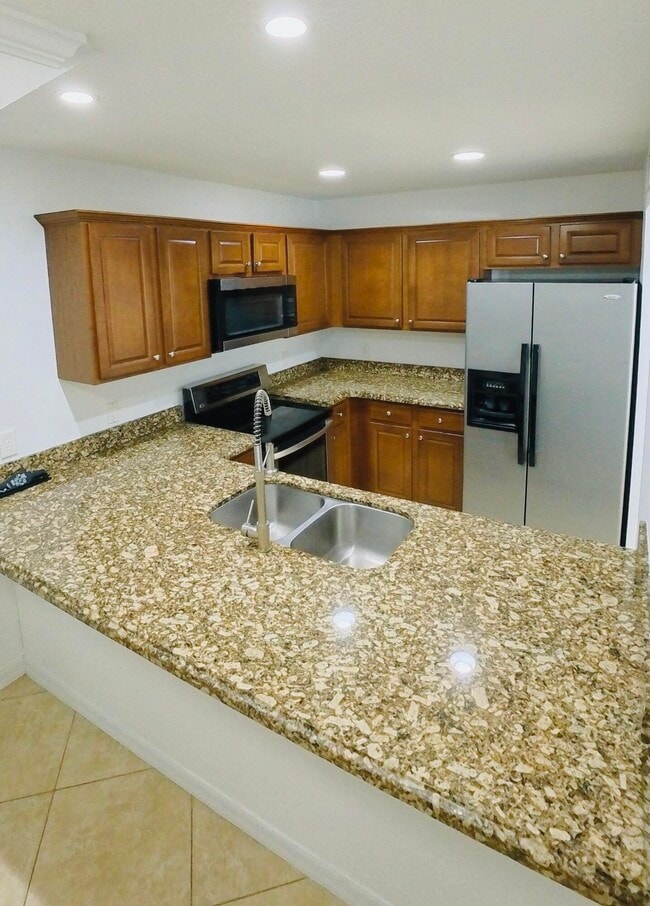 Building Photo - 1000 Palm Trail