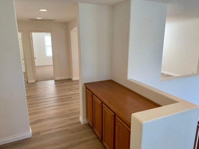 Building Photo - Large 4 bedroom home for lease in the hear...
