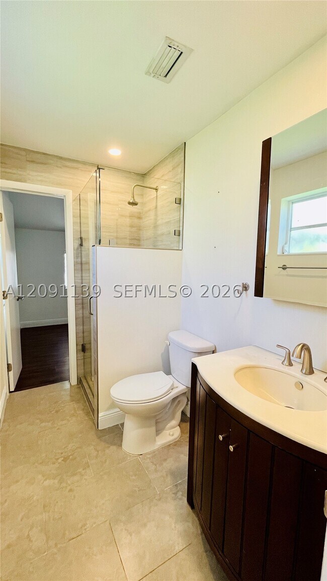 Building Photo - 2250 SW 23rd St
