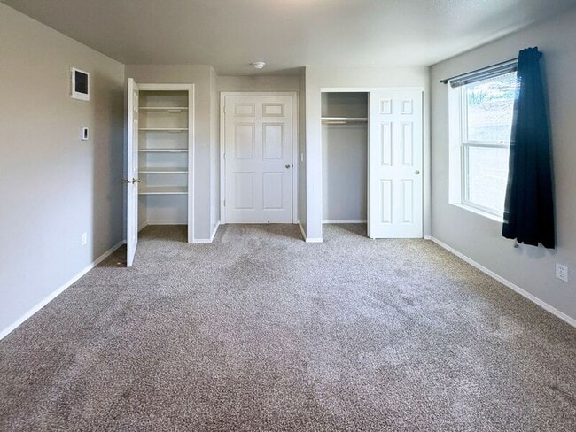 Building Photo - 573 Hanover St