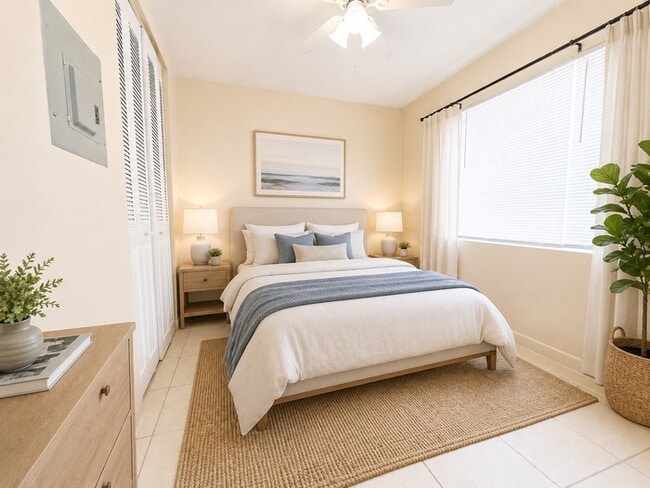 Building Photo - Convenient Downtown Living in a Bright and Comfortable 1-Bedroom Studi