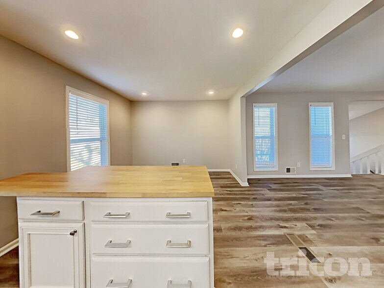 Building Photo - 567 Shannon Green Cir SW